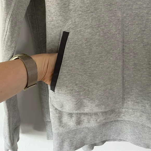 Lululemon Avenue Pullover in Heathered Light Grey / Soot Light - Picture 4 of 16